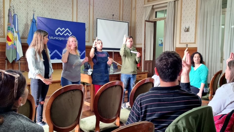 Taller de lengua de señas para empleados municipales