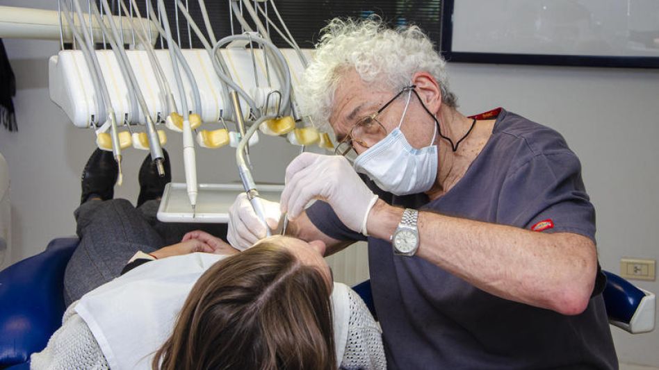 Atájela, doctor. Luis Kletnicki abandonó el arco para dedicarse full-time a la odontología. Ya pasaron 50 años de trayectoria sostenida.