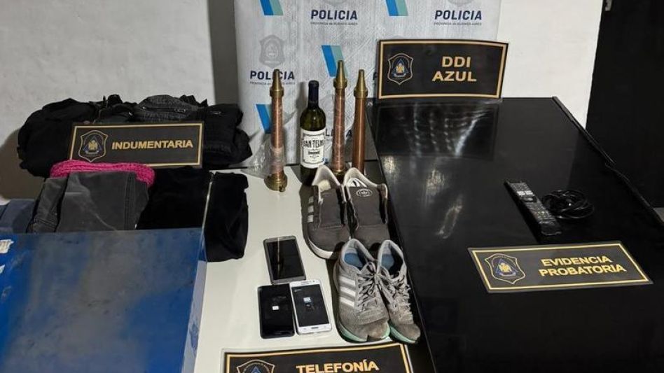 Los elementos robados en la rotisería y que después pudieron ser recuperados por los investigadores.  DDI AZUL/PBA