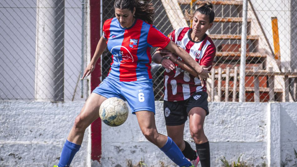 San José le ganó a Estrellas y quedó como unico líder del Clausura de Femenino. FOTOS: NICOLÁS MURCIA