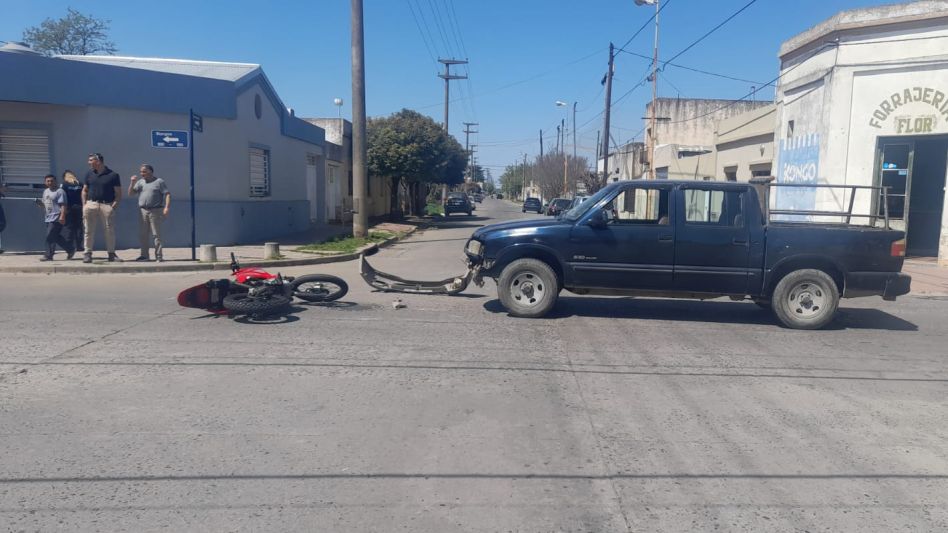 Un varón que tenía 20 años de edad, la víctima fatal de un choque entre una moto y una camioneta. FOTO: EPDS AZUL/PBA