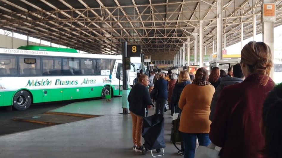 El Gobierno desregula el transporte de micros de mediana y larga distancia: los alcances del decreto