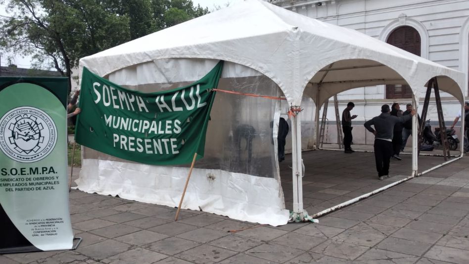 Gremios municipales retoman la lucha e instalan carpas en el veredón