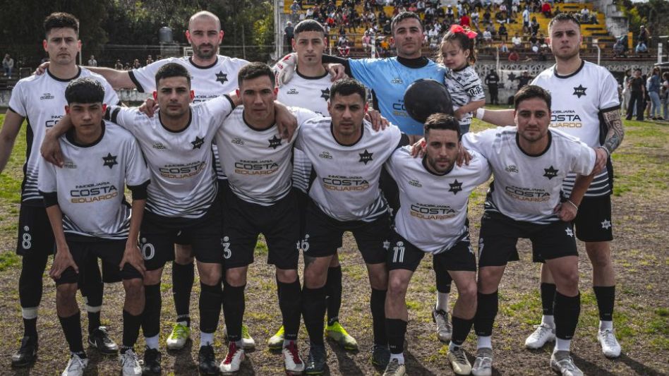 Fútbol local: Athletic y Piazza se enfrentan por el primera lugar 