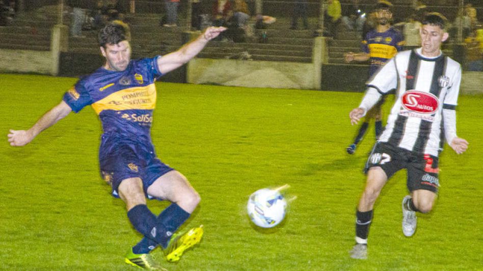  Alumni goleó en el debut