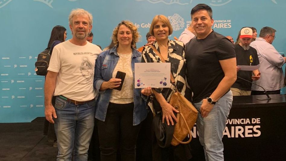 En La Plata los funcionarios de Azul recibieron la entrega simbólica del financiamiento. PRENSA MUNICIPAL. 