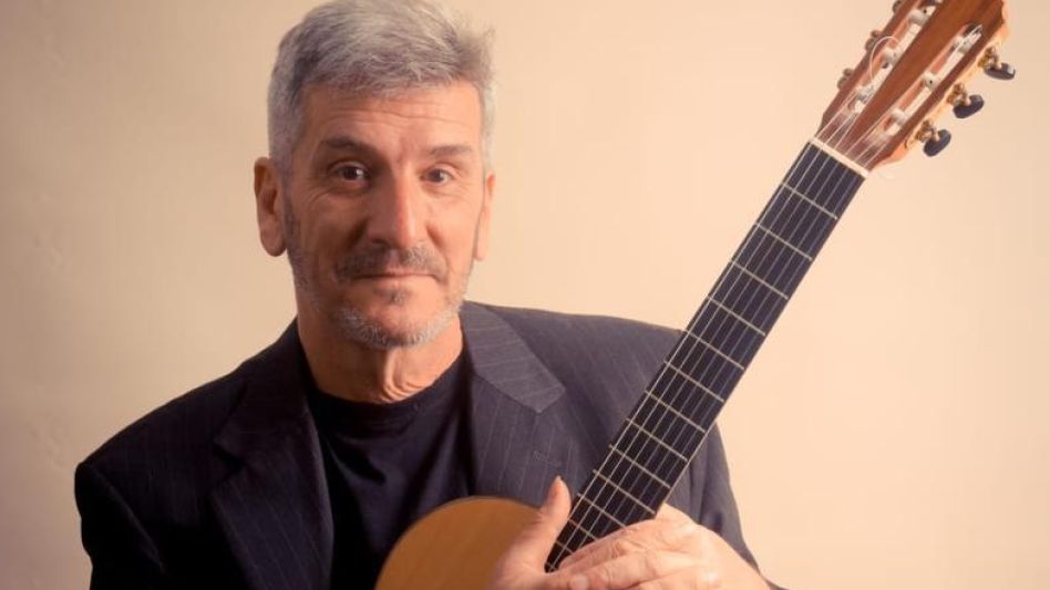 Hoy a las 20 en Casa Ronco se realizará un concierto de guitarra que contará con la presentación de Ernesto Méndez de Entre Ríos y el Ensamble Municipal de Guitarras de Azul. 