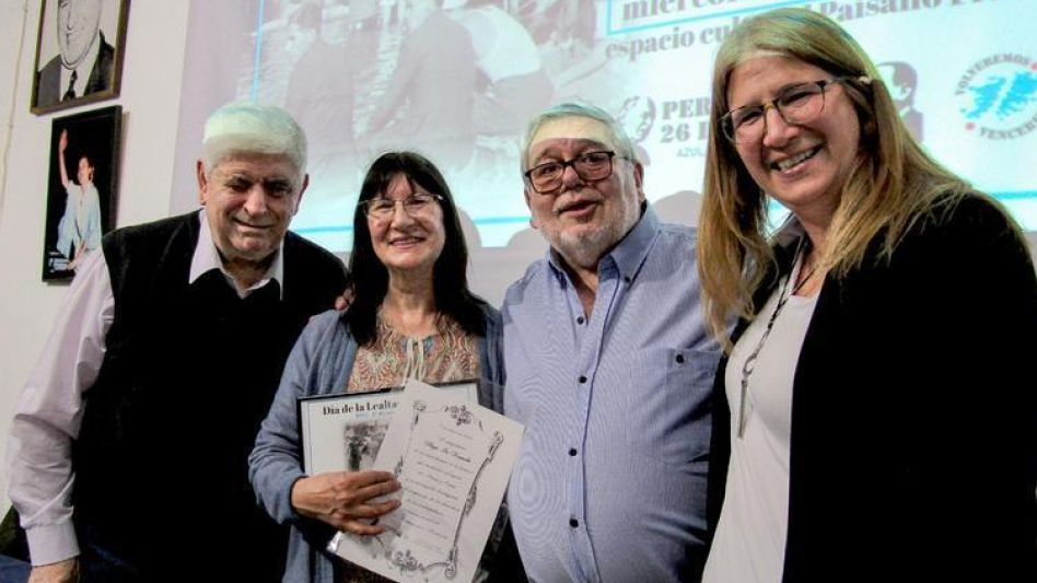 Dos momentos del acto de reconocimiento, en el marco del Día de la Lealtad Peronista, al dirigente ceramista Hugo De Franchi.  PRENSA PERONISMO 26 DE JULIO-AZUL