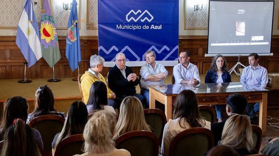 Funcionarios municipales y representantes de instituciones, durante la presentación de la Encuesta de Hogares y Empleo que se realizará en esta ciudad desde el lunes 28 de octubre.  PRENSA MUNICIPAL