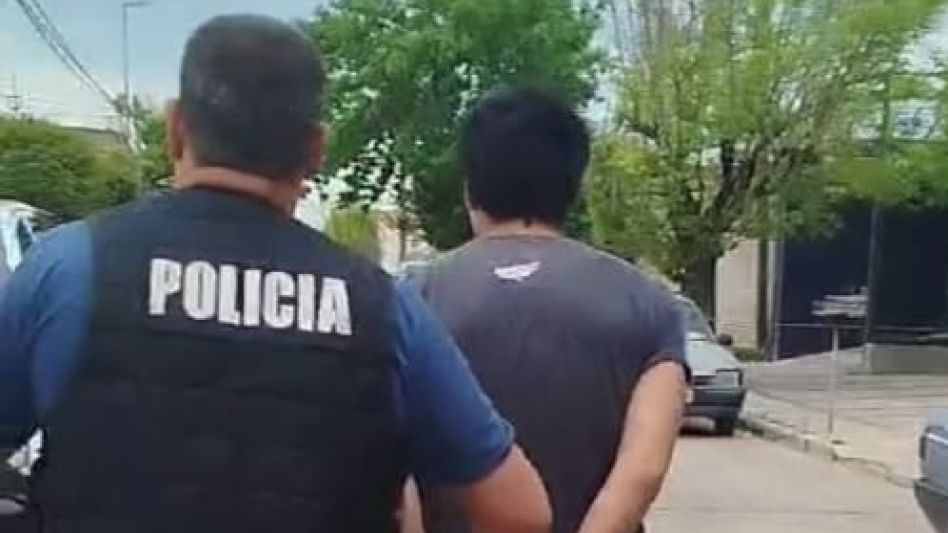 El investigado por un robo y un hurto sucedidos en dos viviendas está detenido en la comisaría primera. FOTO: EPDS AZUL/PBA