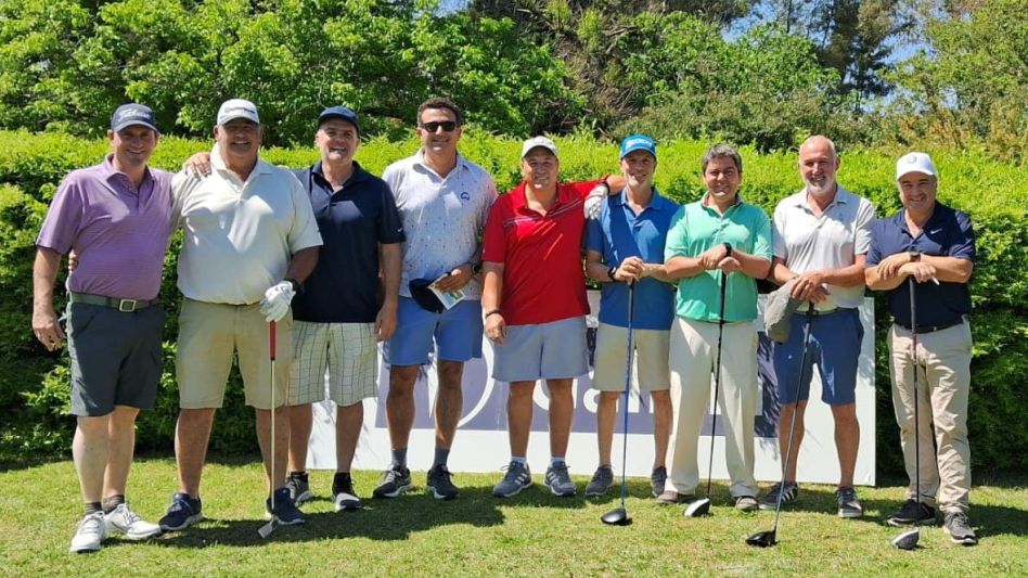 GENTILEZA FACEBOOK GOLF CLUB AZUL