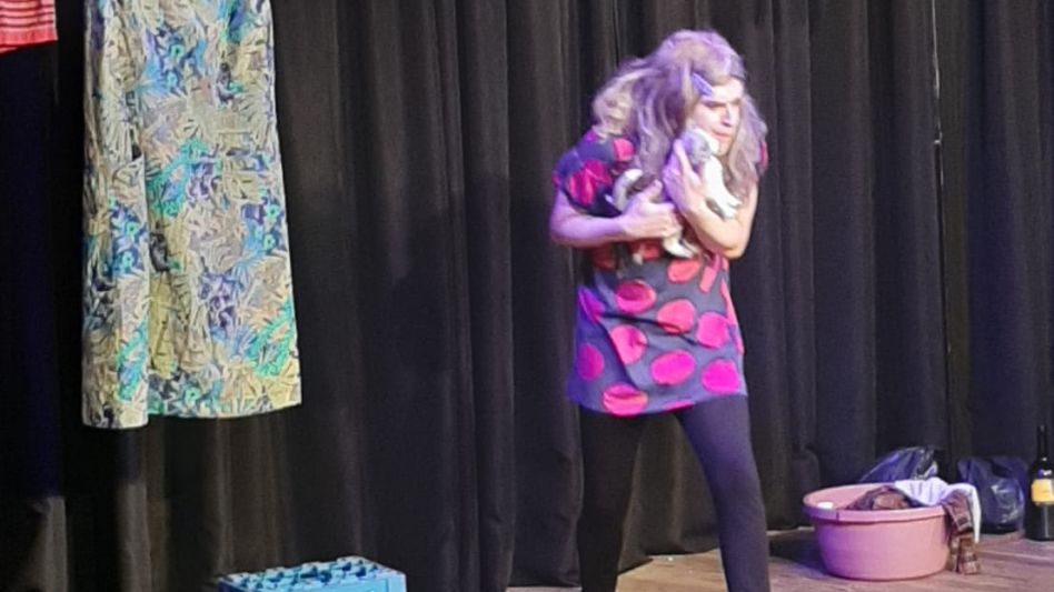 El humor y la nostalgia de La Yessi encantaron al público en "La Salita"