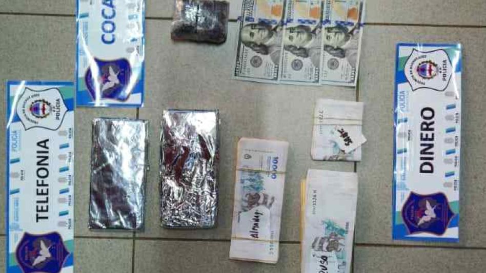 Elementos recogidos durante los tres allanamientos realizados ayer en Tapalqué. FOTO: PBA