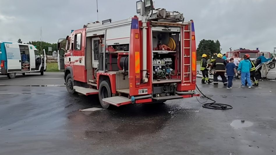 Tragedia en Carmen de Areco: fallecieron cuatro policías en un choque en la Ruta 7