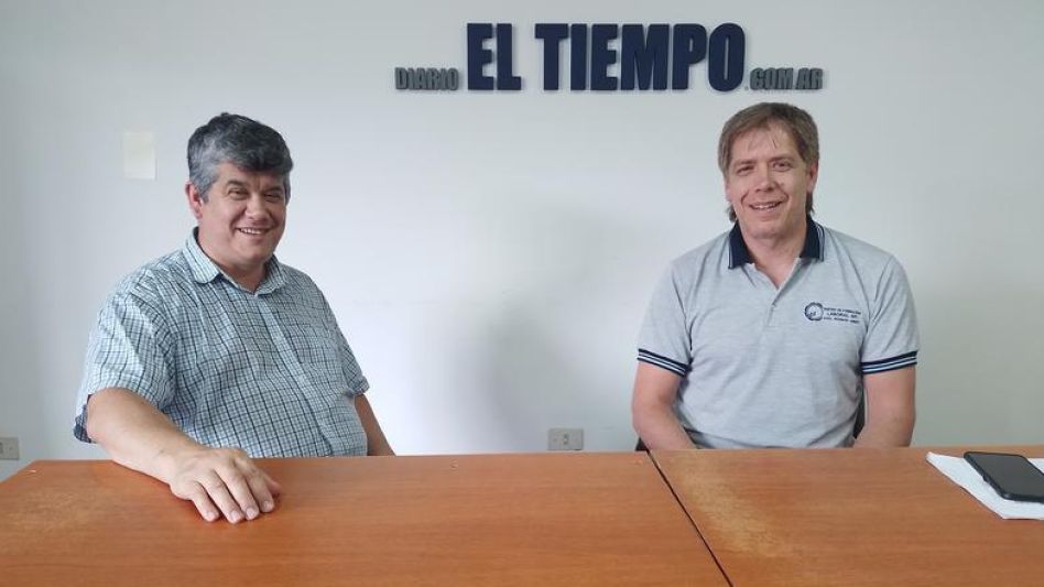 El director del Centro de Formación Laboral 401, Diego Santillán, y el regente de la institución, Román Ros, durante la entrevista con EL TIEMPO.