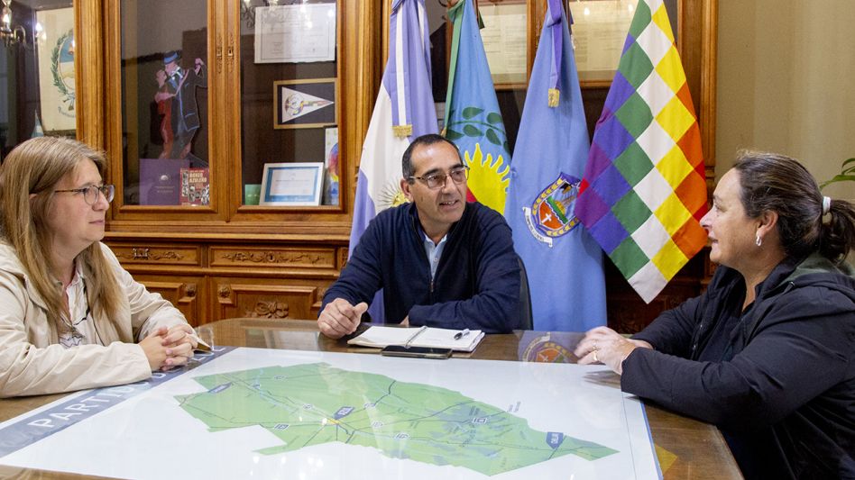 Presupuesto Provincial 2025: El Intendente   se reunió con las legisladoras azuleñas