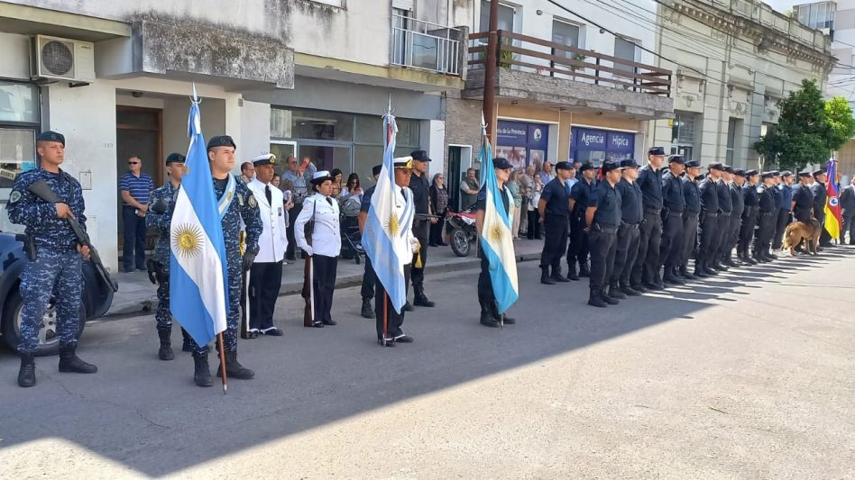 El acto se desarrolló ayer miércoles por la mañana frente a la sede de la DUOF Azul. FOTO: PFA 