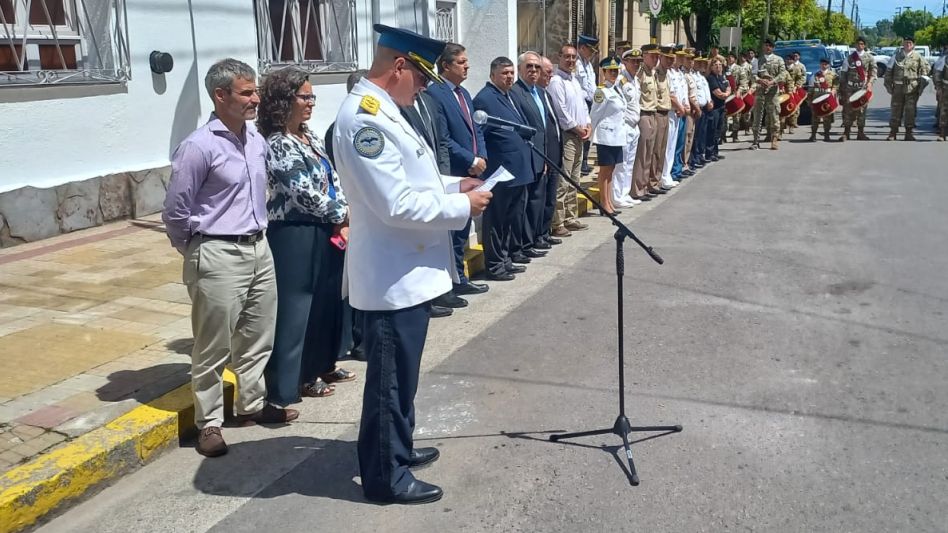 El actual titular de la DUOF local, el comisario Arnaldo Gabriel Caccia, fue orador en la ceremonia. FOTO: PFA