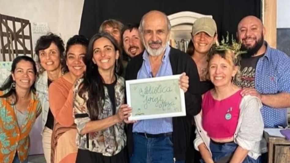 Merecido reconocimiento al docente Jorge Meza.  