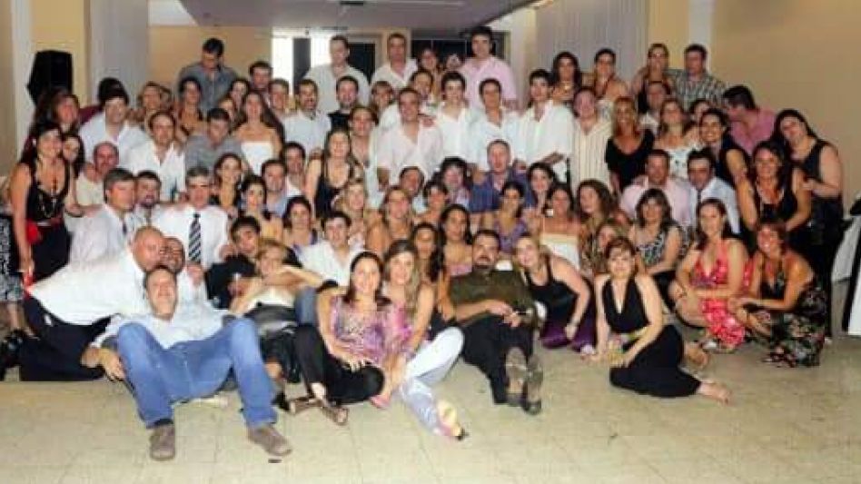 Una imagen del primer reencuentro de la Promo ?89, que data del año 2009. En diciembre próximo, se viene la cuarta fiesta. 