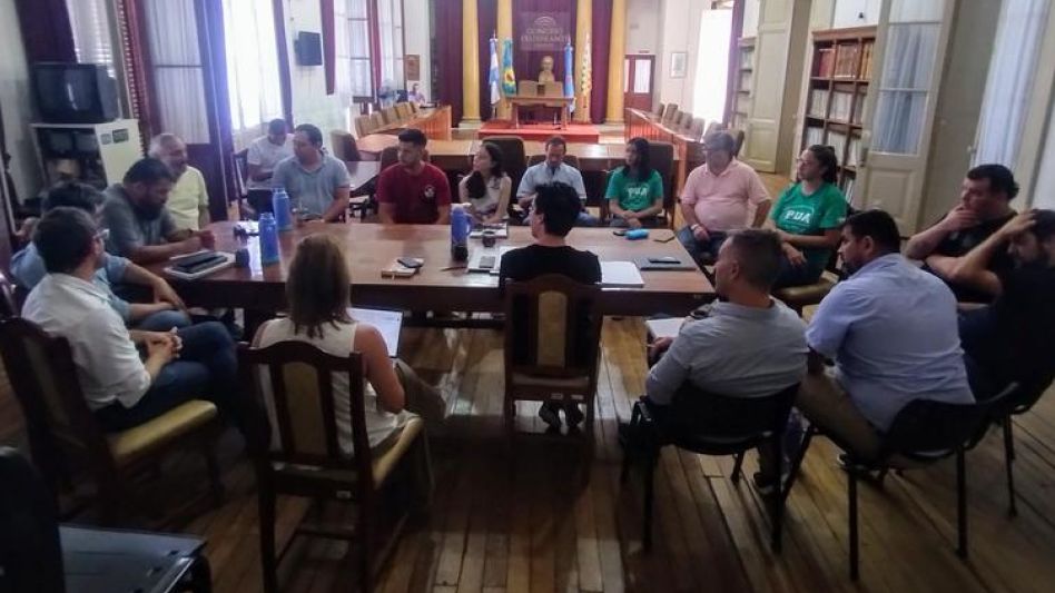 Una reciente reunión del Comité de Transporte en el recinto del Concejo Deliberante de Azul.  
