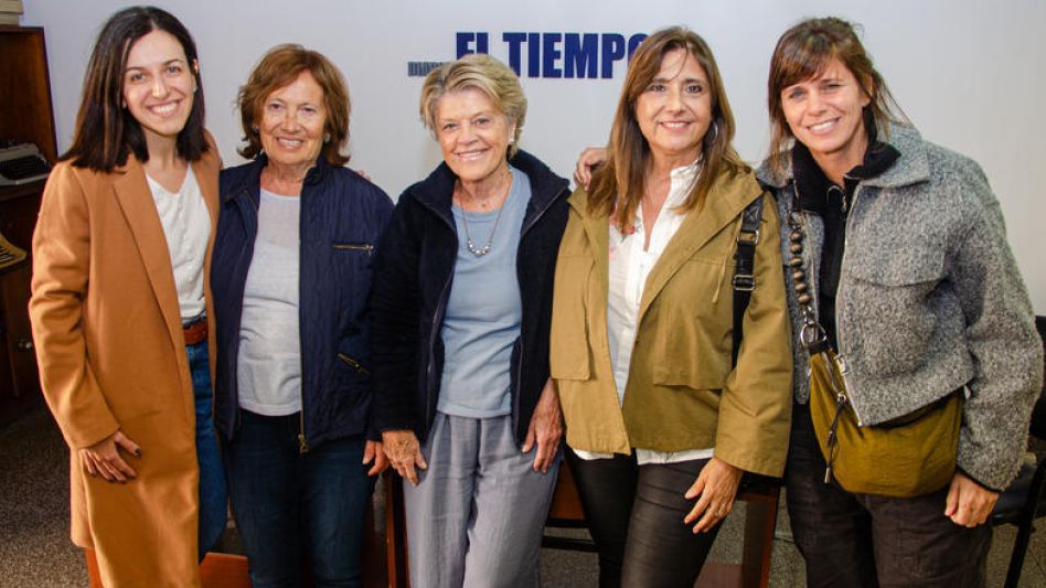 Juliana Almeida (Brasil), Margarita Ferrer, Verónica Torassa y Graciela Sabattini de Azul Solidario y Nuria Carbó (argentina, radicada en Brasil).    