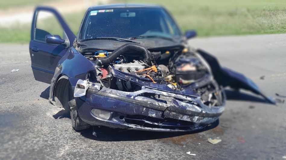 El estado en que quedó el Palio luego de la colisión, ocurrida hoy después del mediodía en la Ruta 3. FOTO: VIAL AZUL/PBA