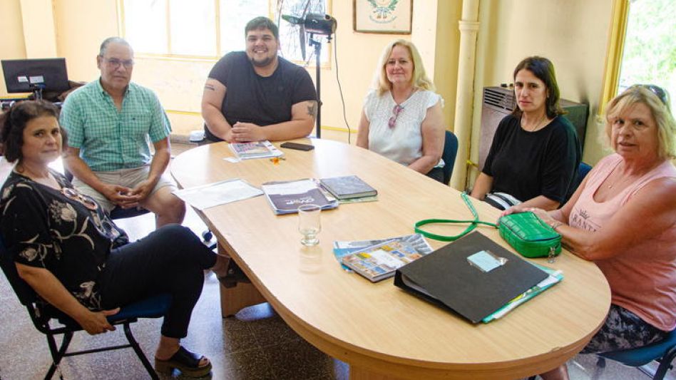 El secretario de Desarrollo Productivo, Nicolás Tumminaro, junto a los integrantes del nuevo clúster que se conformó en esta ciudad el día que dialogaron con este medio. NACHO CORREA