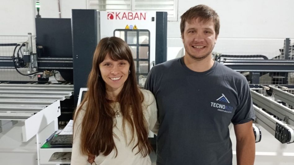  Carla y Gonzalo Di Antonino son dos de los tres titulares de la firma TecnoAzul PVC.    