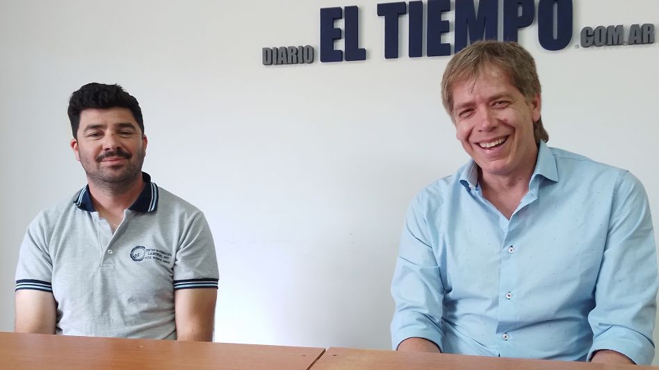 Facundo Tucci, instructor del curso de Albañilería, y el director del Centro de Formación Laboral 401, Diego Santillán.