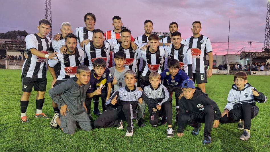 Alumni sufrió un duro golpe en el inicio de los playoffs del Torneo Regional Federal Amateur: cayó por 2-0 frente a Racing de Olavarría, en condición de local. Foto: gentileza Ponzoña.