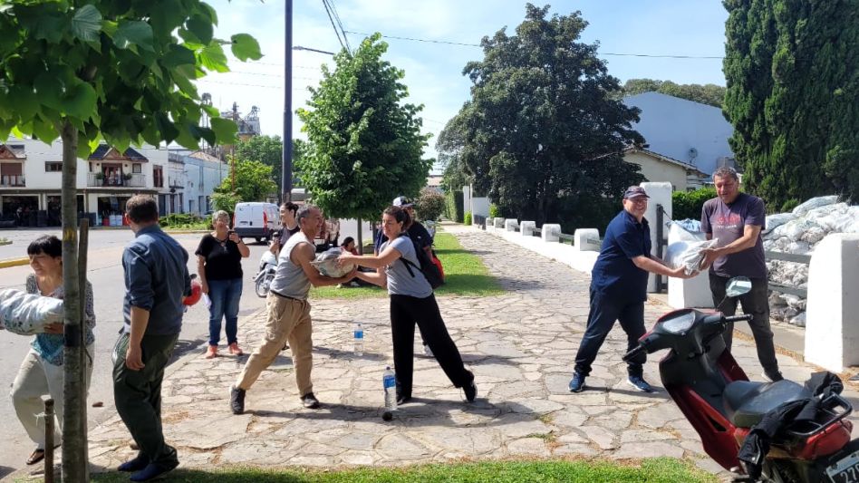 Entrega de bolsas de papa a comedores, merenderos e instituciones