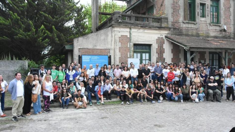 Se realizó ayer la señalización como sitio de memoria de la ex Estación Provincial de Azul.