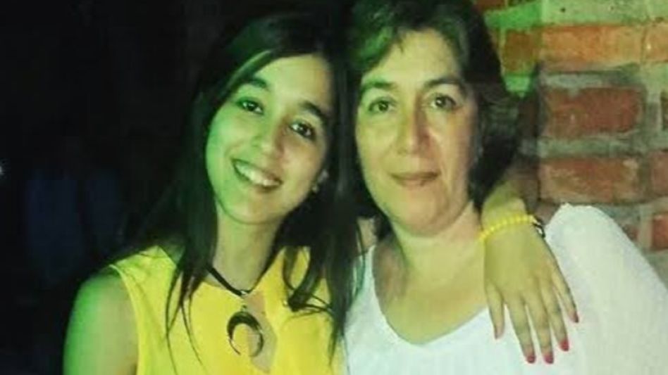 Eliana González, con su mamá Beatriz. Por la muerte de la joven en Tandil ya tiene fecha el juicio a un médico.   FOTO: FAMILIA GONZÁLEZ