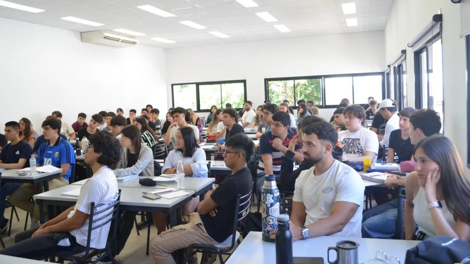 Las universidades y los hospitales públicos podrán cobrar aranceles a extranjeros no residentes