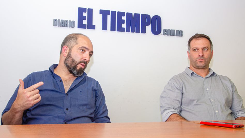 Los dirigentes de la Libertad Avanza Azul Oscar Couceyro e Ignacio Furiasse dialogaron ayer con este diario. NACHO CORREA 
