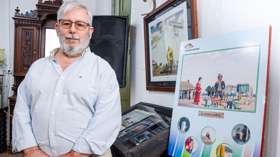 Gonzalo Giménez Campos, nieto del reconocido artista Florencio Molina Campos, estuvo en Azul en el marco del Festival Cervantino y dialogó con este diario.   NACHO CORREA 