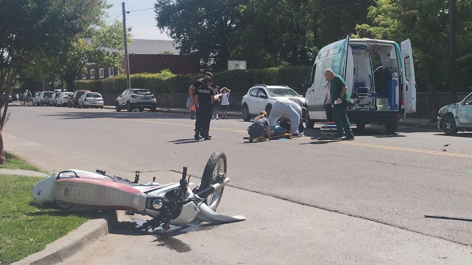 El varón que guiaba la moto, de 26 años de edad, tuvo que ser hospitalizado. FOTO: EL TIEMPO 