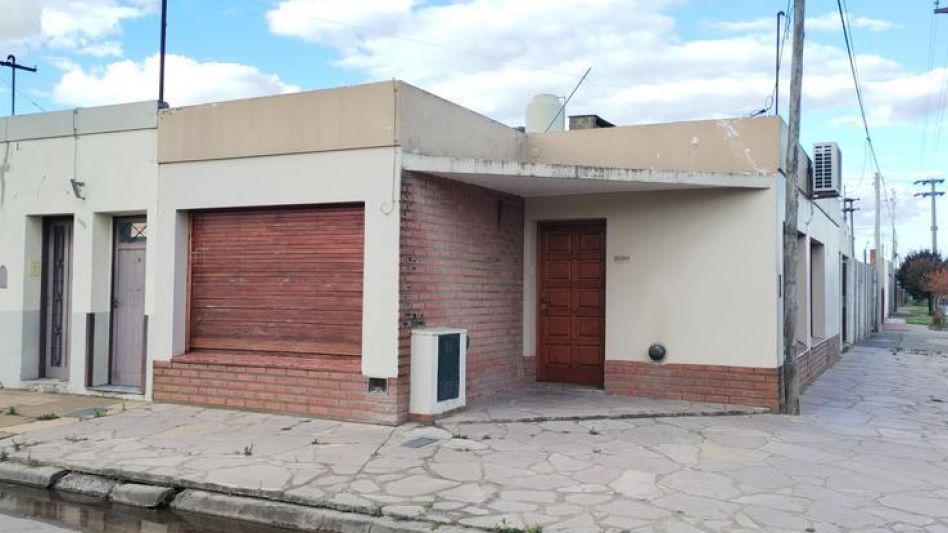 La vivienda donde el asalto se produjo a principios de mayo pasado está ubicada en una de las esquinas de las calles Salta y Cáneva.  NACHO CORREA