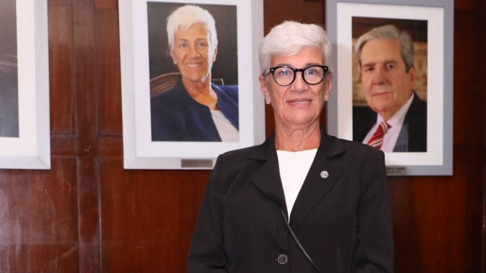  Este miércoles, en la sede del Colegio de Abogados de Azul, se desarrollará el acto de entrega del título Doctora Honoris Causa a la profesora Mónica Pinto. 