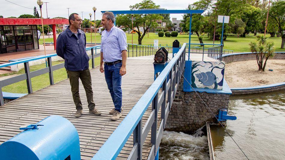 El intendente Nelson Sombra y el titular de Obras Públicas, Gustavo Vitale, constataron la obra de recambio de malacates que se ejecutó en el Puente 