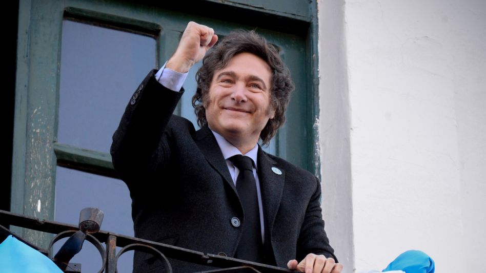 Javier Milei visitó La Rural y prometió bajar las retenciones al campo en 2025