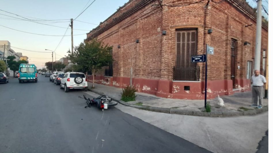 Belgrano y Lavalle, el lugar donde este martes chocaron un auto y una moto. FOTO: EPDS AZUL/PBA