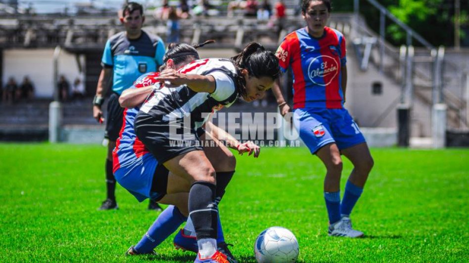 San José superó a Alumni Azuleño por 2 a 0 en la primera final del Clausura de Fútbol Femenino. FOTOS: NICOLÁS MURCIA