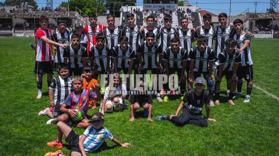 Chacarita Juniors se adelantó en la final 