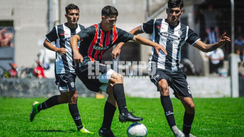 Chacarita Juniors se adelantó en la final 