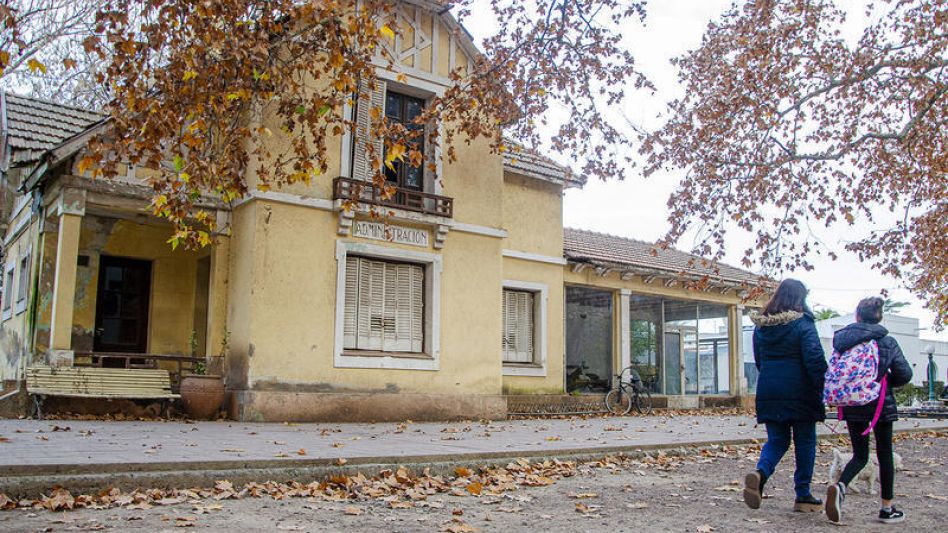 El único interesado en explotar comercialmente la ex Confitería del Parque Municipal insiste con la posibilidad de reactivar ese espacio hoy abandonado. ARCHIVO/NACHO CORREA