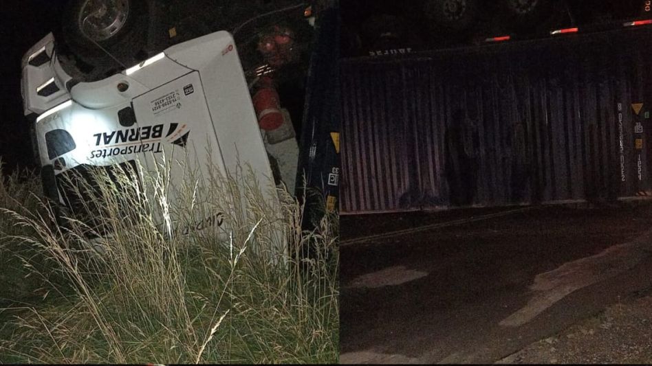Sobre la Ruta 3, a la altura del kilómetro 293, un camión se despistó y volcó. FOTO: VIAL AZUL/PBA