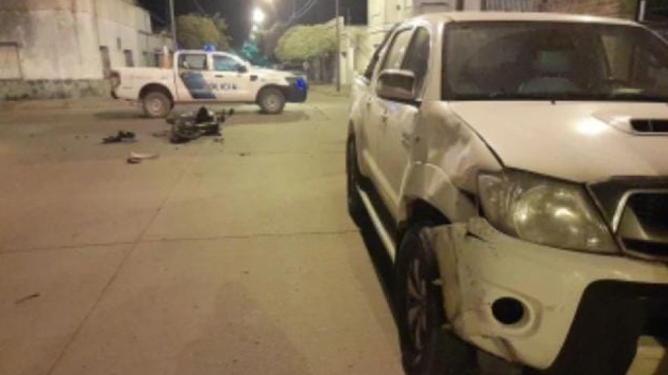 El cruce de Leyría y Corrientes, lugar donde colisionaron una moto y una camioneta. FOTO: EPDS AZUL/PBA