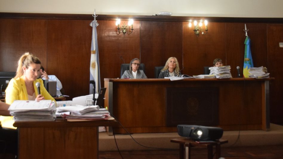 La fiscal Paula Serrano y las juezas que intervinieron en este debate que finalizó ayer martes. FOTO: EN LÍNEA NOTICIAS